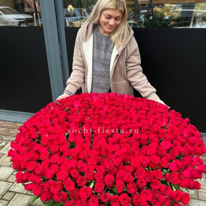 501 красная роза в корзине в Красноярске