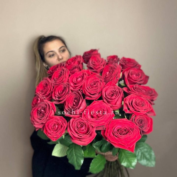 25 высоких роз в Красноярске