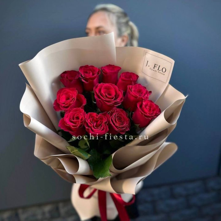 Букет красных роз "Наоми" в Красноярске