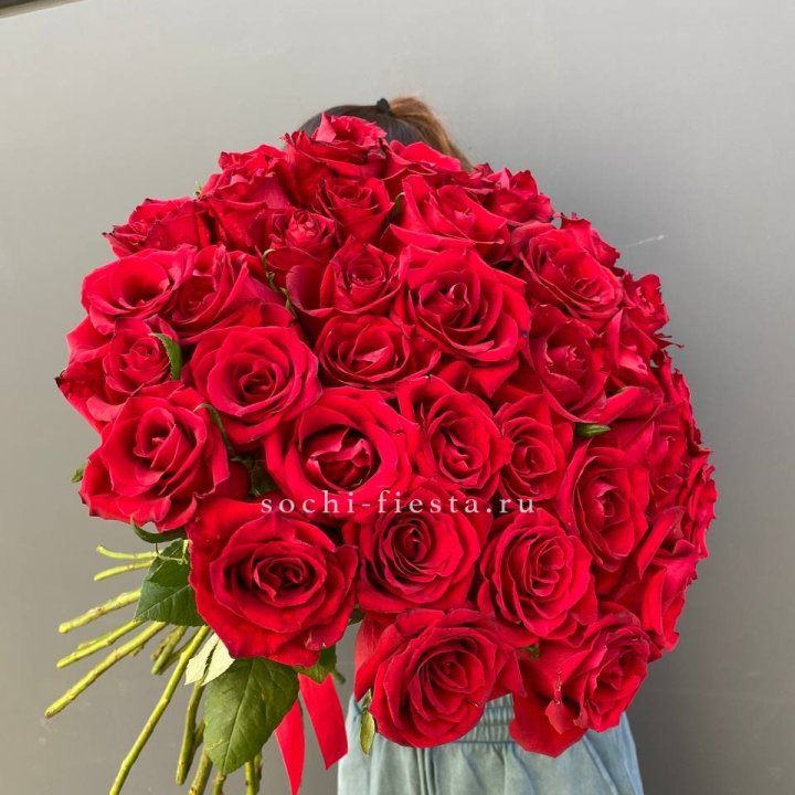 35 красных роз под ленту в Красноярске