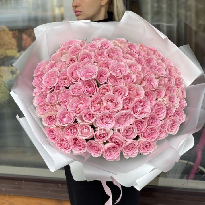 101 нежно-розовая роза в Красноярске