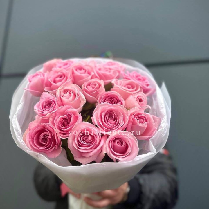21 Розовая роза в белом в Красноярске