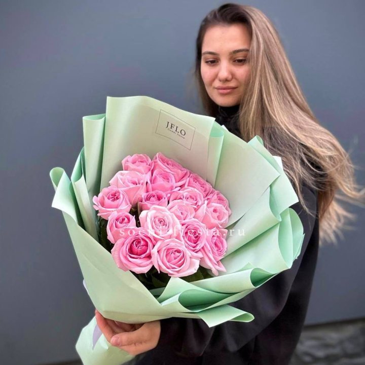 17 розовых роз в Красноярске