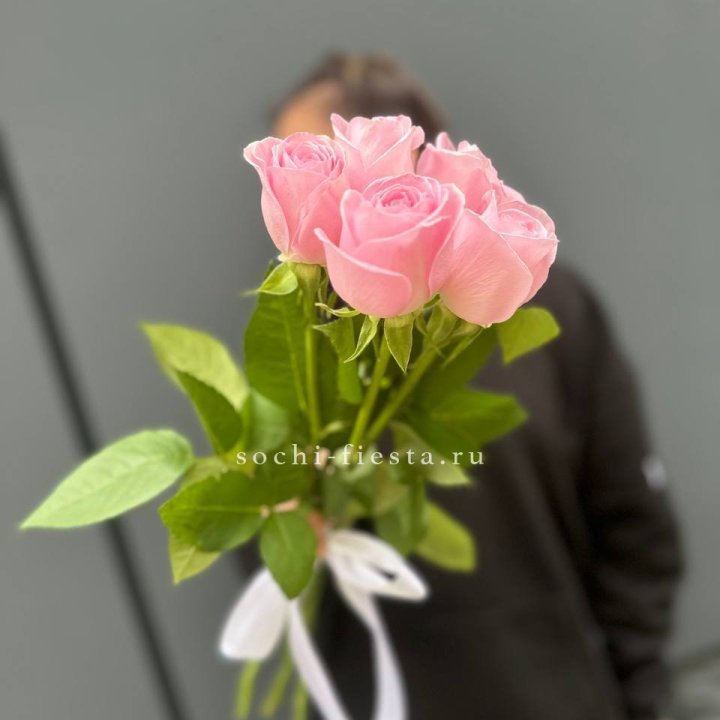 Букет 5 розовых роз  в Красноярске