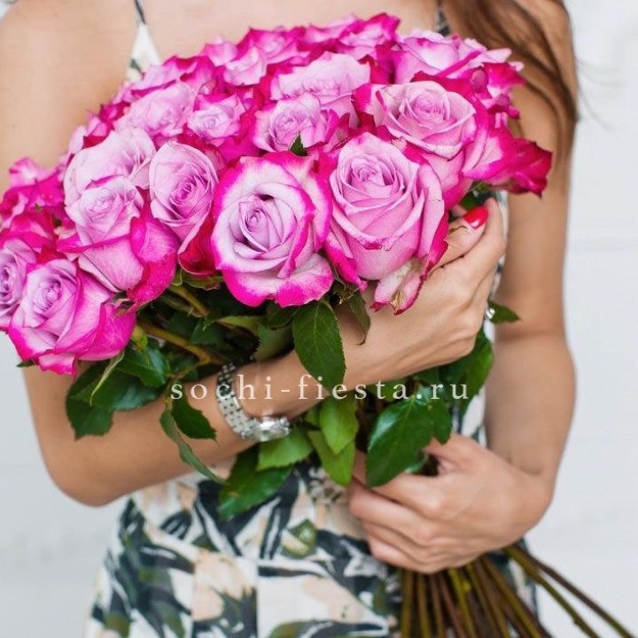 Букет высоких роз Ди перпел в Красноярске