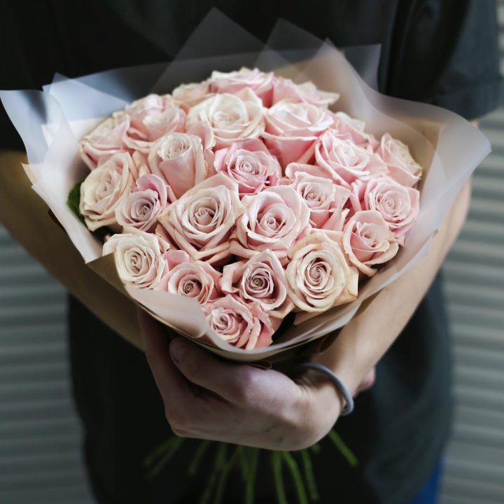 27 кремовых роз в Красноярске