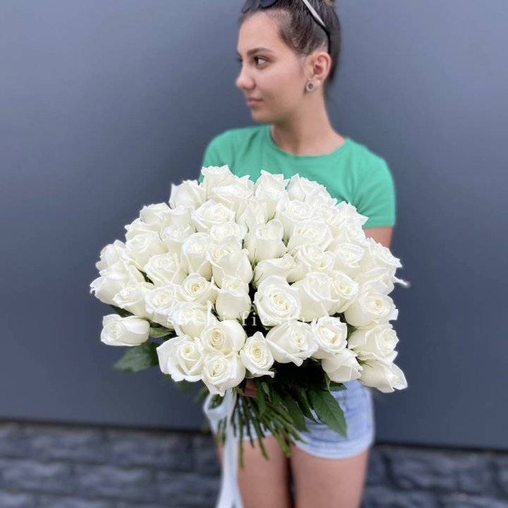 51 белая роза в Красноярске