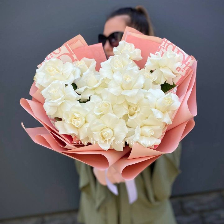 Белые розы "Аморе" в Красноярске