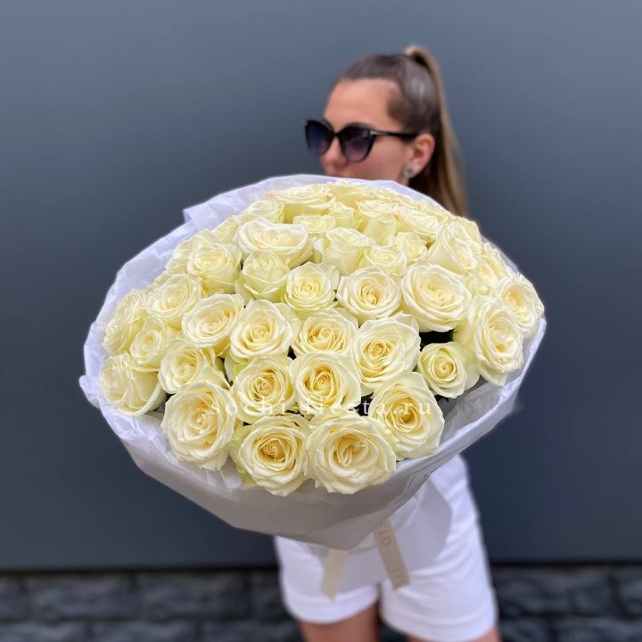 51 белая роза  в Красноярске