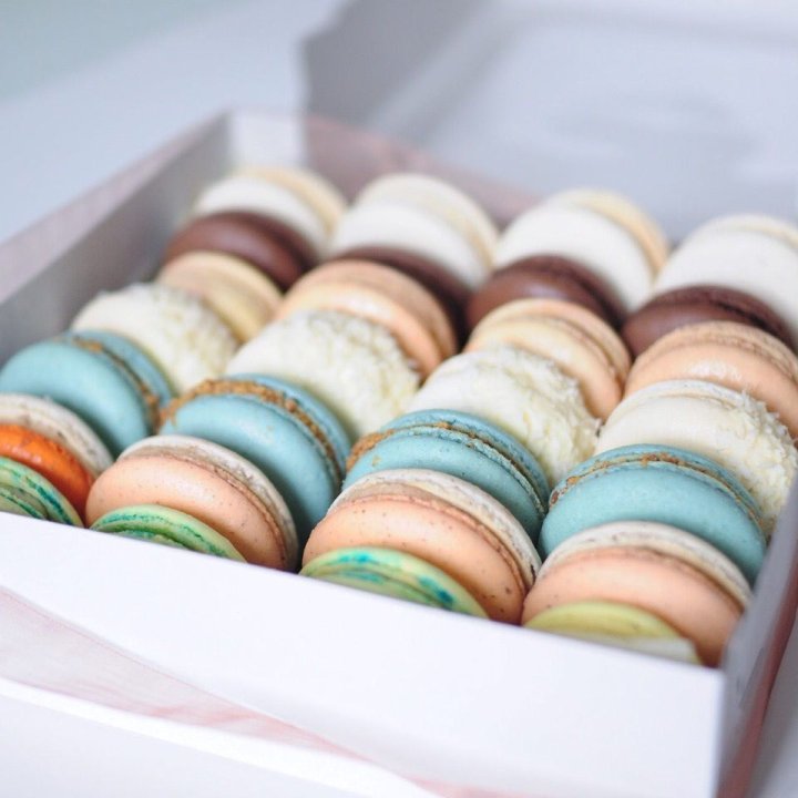 Коробка макаронс 25 шт. в Красноярске