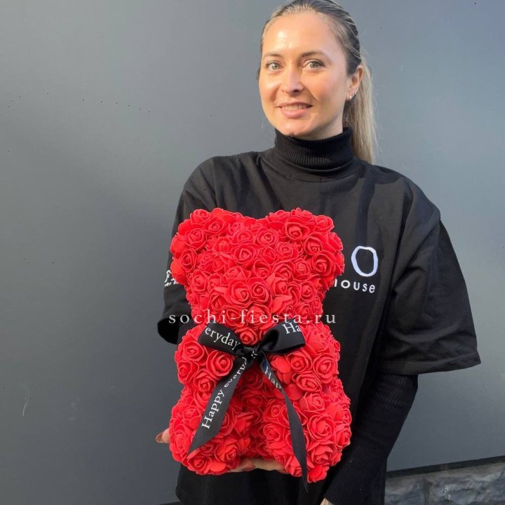 Медведь из роз красный в Красноярске