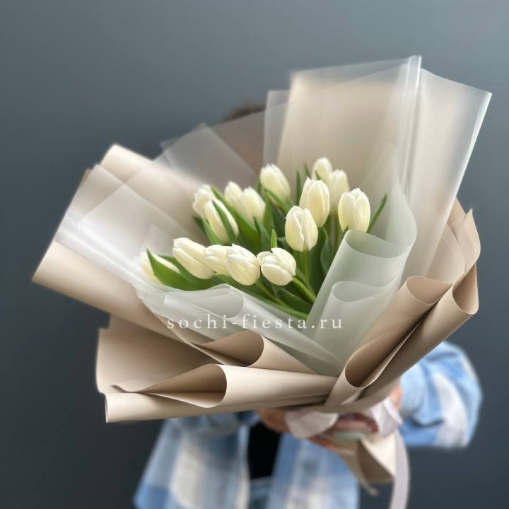 Букет из 15 белых тюльпанов в Красноярске