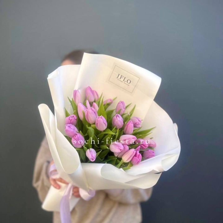 25 сиреневых тюльпанов в Красноярске