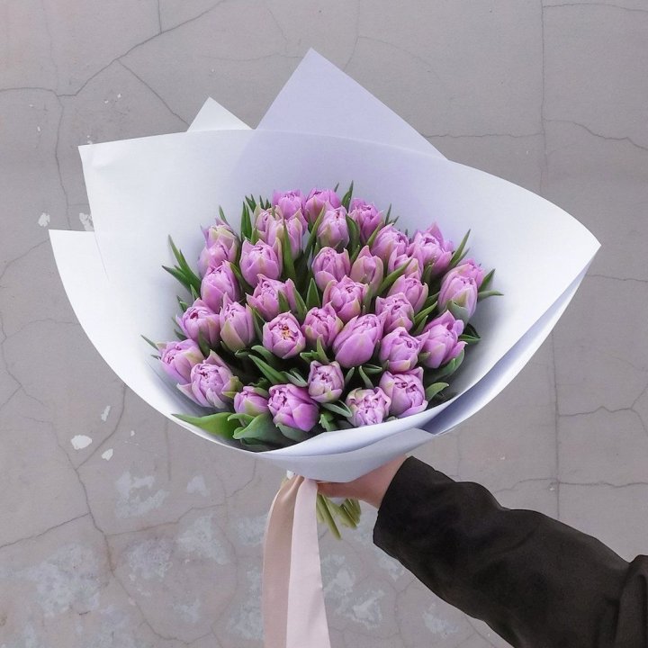 35 сиреневых тюльпанов в Красноярске