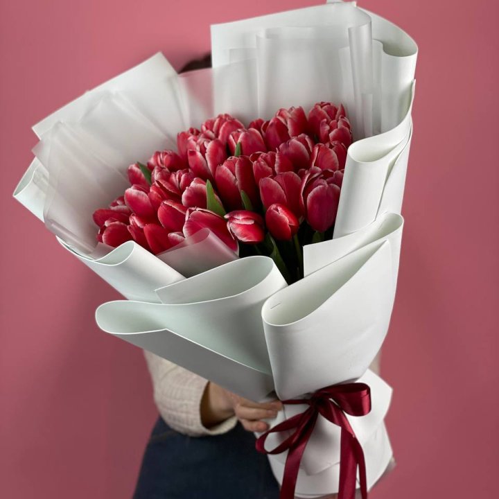 Букет красных тюльпанов в Красноярске