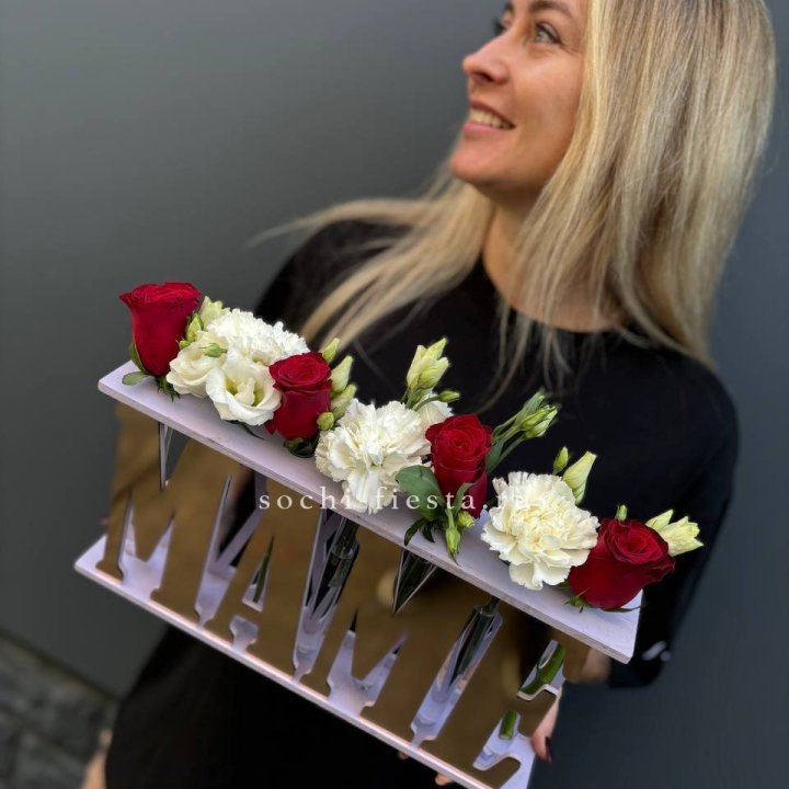 Бокс МАМЕ с цветами в Красноярске